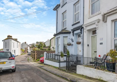 Enjoy the close proximity to the town centre, Breakwater Beach and coastal walks to Berry Head when you stay at Failte View, Brixham