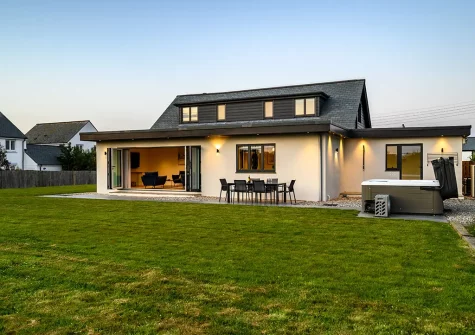 The spacious garden at Fair Skies, St Merryn