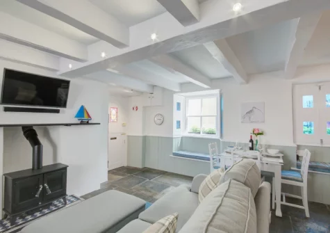 The living & dining area at Fairbank Cottage, Looe
