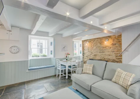 The living & dining area at Fairbank Cottage, Looe