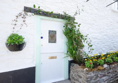 Fairbank Cottage is a stone-built fisherman‚Äôs cottage in the bustling seaside town of Looe