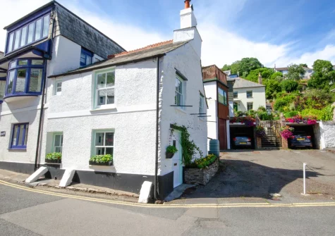 Fairbank Cottage is a stone-built fisherman‚Äôs cottage in the bustling seaside town of Looe