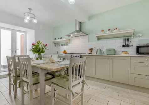 The kitchen & dining area at Fairbank House, Looe