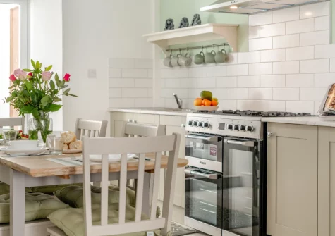 The kitchen & dining area at Fairbank House, Looe