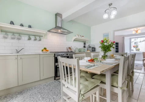 The kitchen & dining area at Fairbank House, Looe