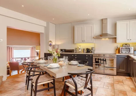 The kitchen & dining area at Fairwinds, Cawsand