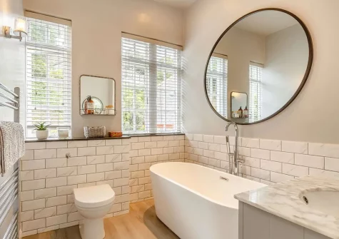 The bathroom at Fairwinds, Cawsand