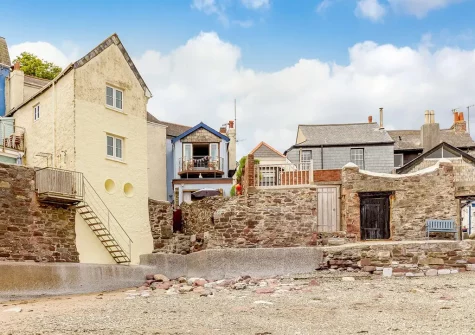 Fairwinds overlooks the sea with access directly onto the beach