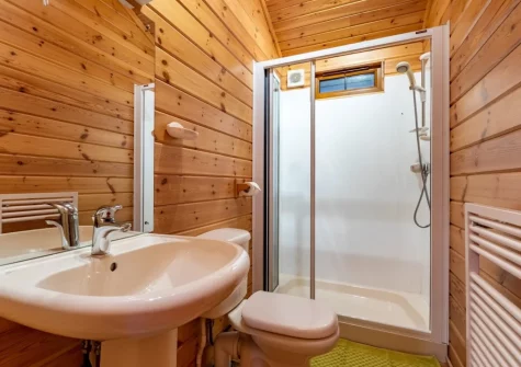 The shower room at Falcon Lodge 12, Clovelly Lakes, Higher Clovelly
