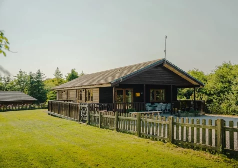 Falcon Lodge 12 boasts a large fenced lawn area making it a great option for guests with children & pets