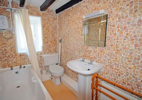 The bathroom @ Farthing Cottage, Brixham