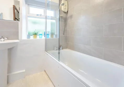 The bathroom at Farthings Cottage, Trefanny Hill