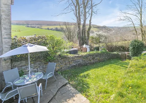 The patio, alfresco dining area & garden at Farthings Cottage, Trefanny Hill