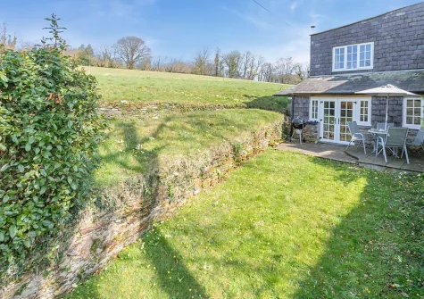 The patio, alfresco dining area & garden at Farthings Cottage, Trefanny Hill