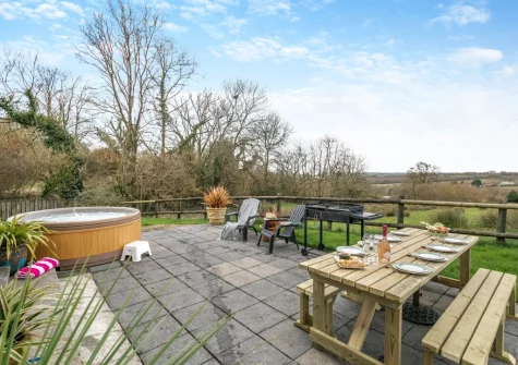 The patio, hot tub, barbecue & alfresco dining area at Fern Gully, Chilla