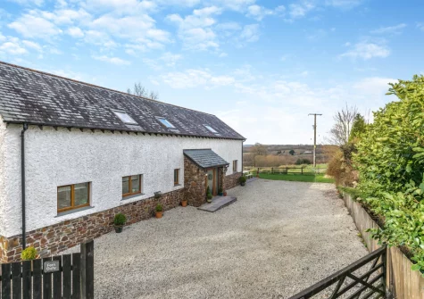 Fern Gully is nestled on a complex of three wonderful cottages amidst scenic surroundings