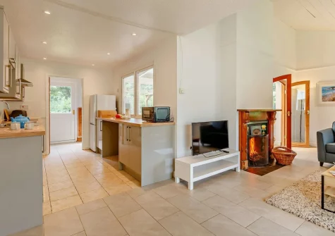 The living area & kitchen at Fern Pippin 4, Notter Mill Country Park, Notter