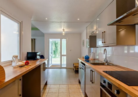 The kitchen at Fern Pippin 4, Notter Mill Country Park, Notter