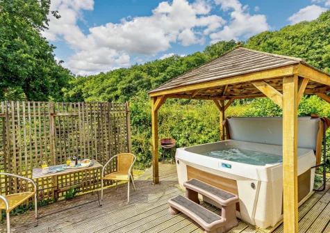 The decked patio, alfresco dining area & hot tub at Fern Pippin 4, Notter Mill Country Park, Notter
