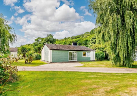 Fern Pippin 4 is a spacious lodge in a rural setting within walking distance to the local village pub
