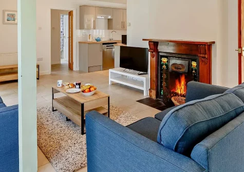 Fern Pippin 4, Notter Mill Country Park is a spacious lodge retreat with private hot tub, shared pool, tennis court, and bright conservatory. Enjoy riverside tranquillity, family facilities, and easy access to Cornwall's stunning coast.