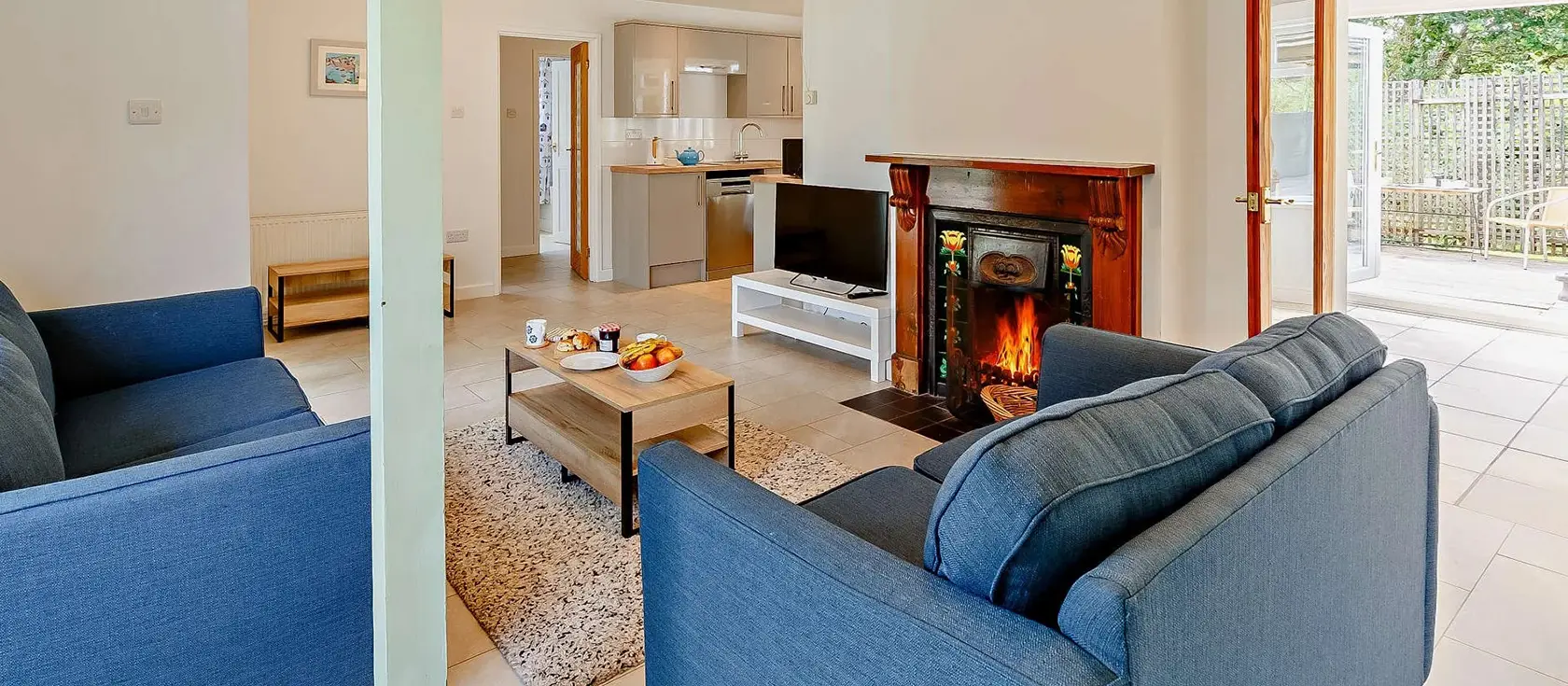 Fern Pippin 4, Notter Mill Country Park is a spacious lodge retreat with private hot tub, shared pool, tennis court, and bright conservatory. Enjoy riverside tranquillity, family facilities, and easy access to Cornwall's stunning coast.