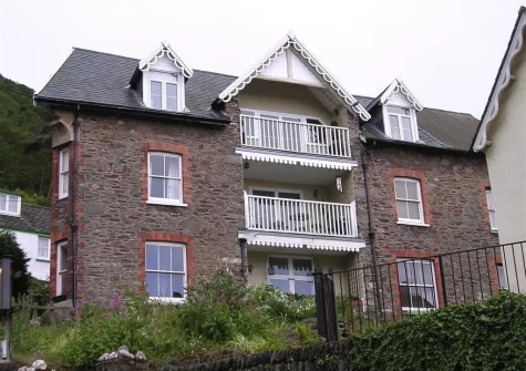 Ferndale House is an attractive coastal apartment with original beams, vaulted ceilings, wooden floorboards & far-reaching sea views