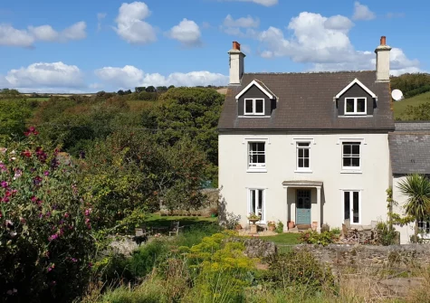 Ferndale Orchard View is an apartment situated on first floor of large country house