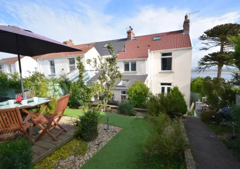 The enclosed garden, barbecue & alfresco dining area at Fernlea, Appledore