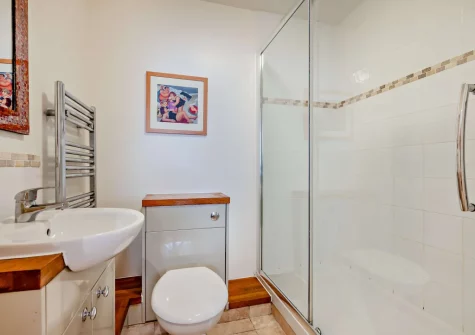 The en-suite shower room at Fernlea Court, St Ives