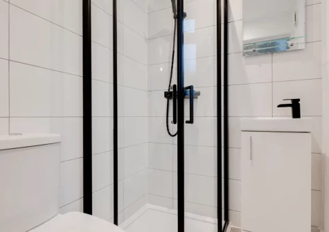 The shower room at Ferry View, Looe