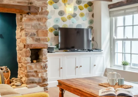 The living room at Ferrymans Cottage, Appledore