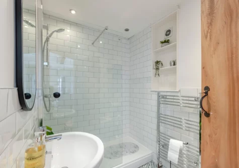 The shower room at Ferrymans Cottage, Appledore