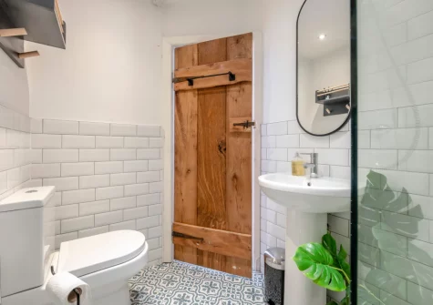 The shower room at Ferrymans Cottage, Appledore