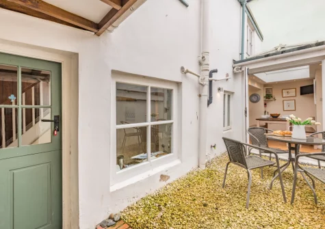 The enclosed courtyard & alfresco dining area at Ferrymans Cottage, Appledore