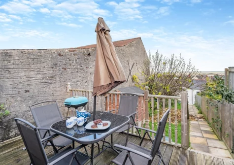 The decked patio & alfresco dining area at Fig Tree Cottage, Appledore