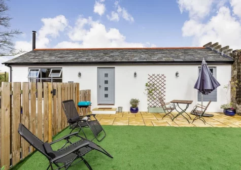 The patio, outdoor sitting area & enclosed gaden at Fig Tree Cottage, Pancrasweek
