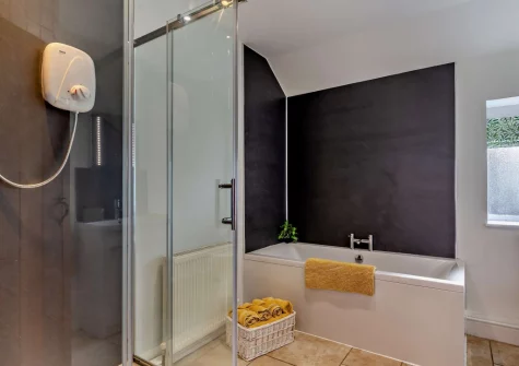 The bathroom at Firebeacon, Firebeacon Farm, Edistone