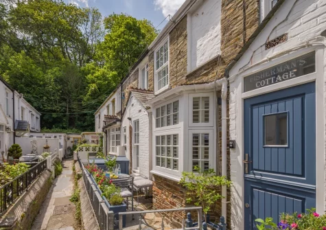 Fisherman's Cottage is a delightful blend of charming former merchants‚Äô house & snug cottage lining the lanes around Padstow's historic harbour