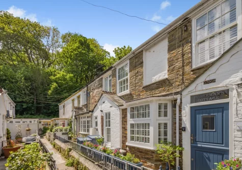 Fisherman's Cottage is a delightful blend of charming former merchants‚Äô house & snug cottage lining the lanes around Padstow's historic harbour
