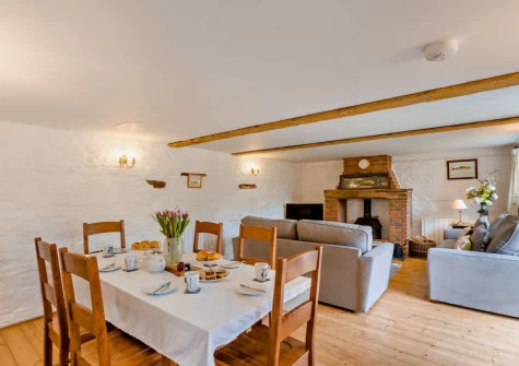 The living & dining area at Fisherman's Rest at Blagdon Farm, Ashwater