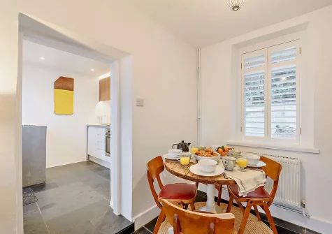 The dining area at Fishermans View, Appledore