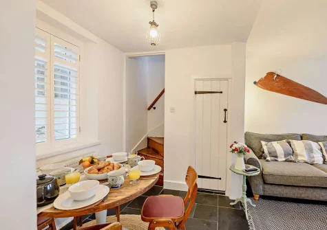 The dining area at Fishermans View, Appledore