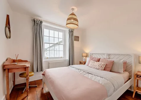 Bedroom #1 at Fishermans View, Appledore