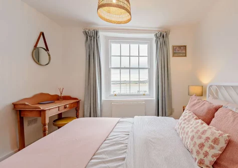 Bedroom #1 at Fishermans View, Appledore