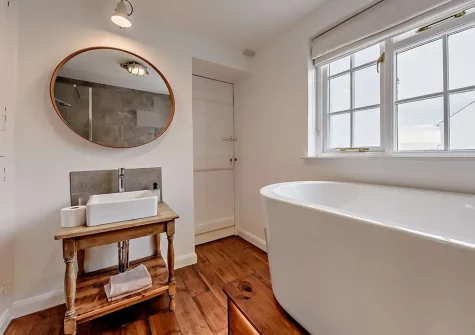 The bathroom at Fishermans View, Appledore