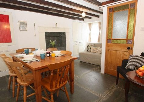 The dining area at Fisherton Cottage, Poughill