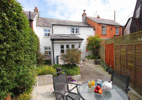 The courtyard garden at Fisherton Cottage, Poughill