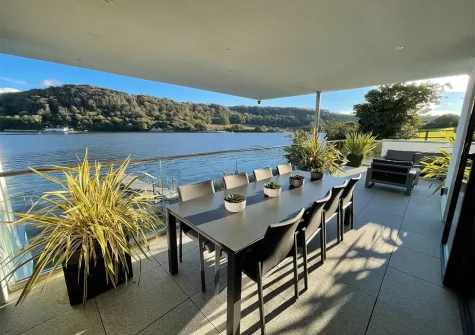 The balcony & alfresco dining area at Flow & Meander, Southdown