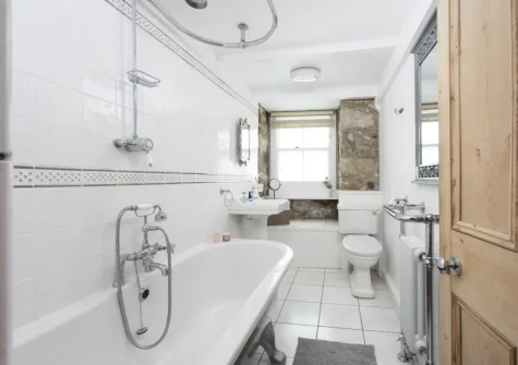 The bathroom at Fond Memories Cottage, St Ives